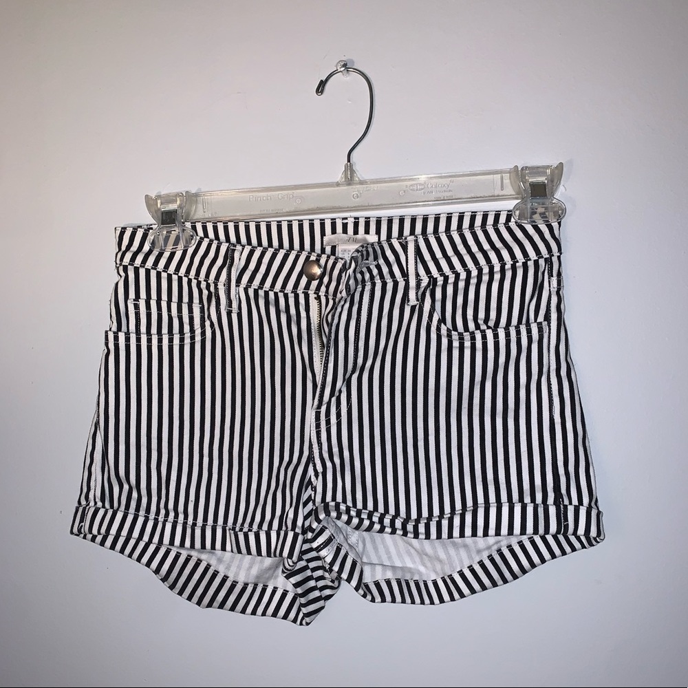 CUTE STRIPED SHORTS